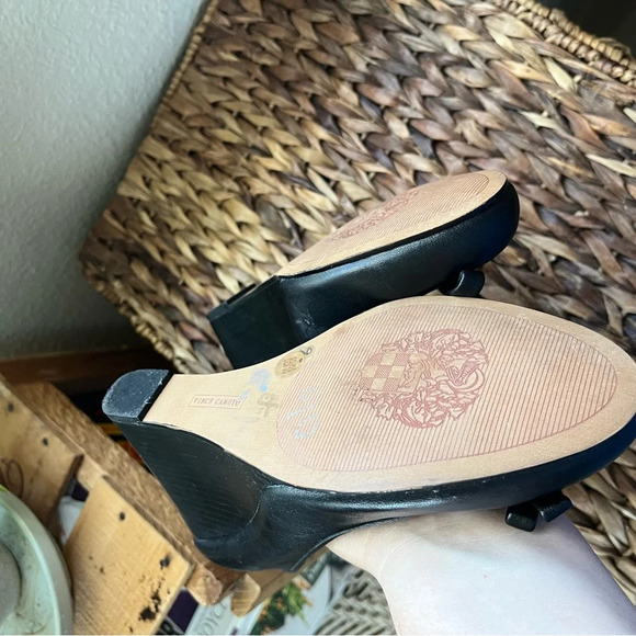 Vince Camuto black wedge heels with bows Women’s size 8 going out comfortable - Picture 8 of 8